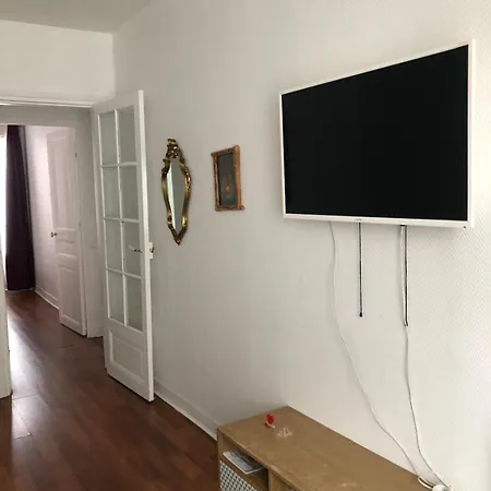 Cosy In Apartment *